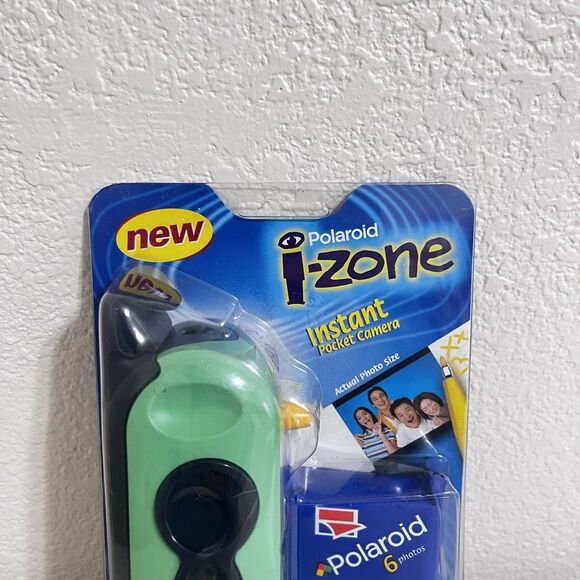 Polaroid I-Zone Instant Pocket Camera + Film 18 Photos 1998 UNTESTED & EXPIRED - Picture 2 of 16